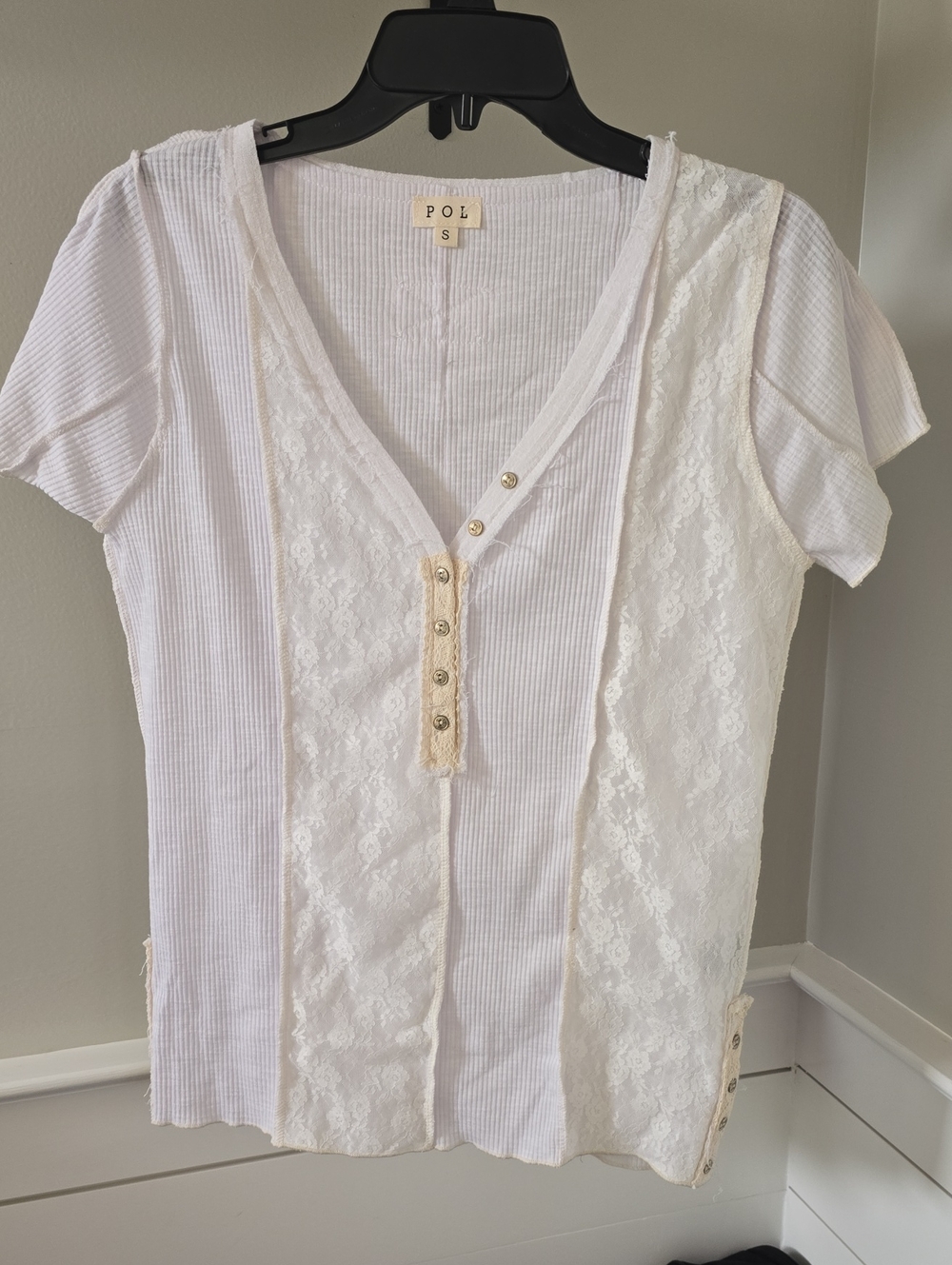 POL White Lace-Panel Ribbed V-Neck Top